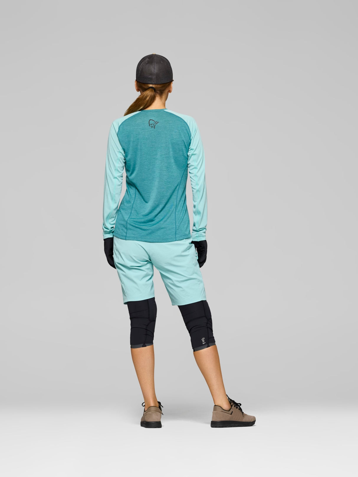 Norrøna Fjørå Equaliser Lightweight Long Sleeve (Women's) - Brittany Blue/Aqua Haze