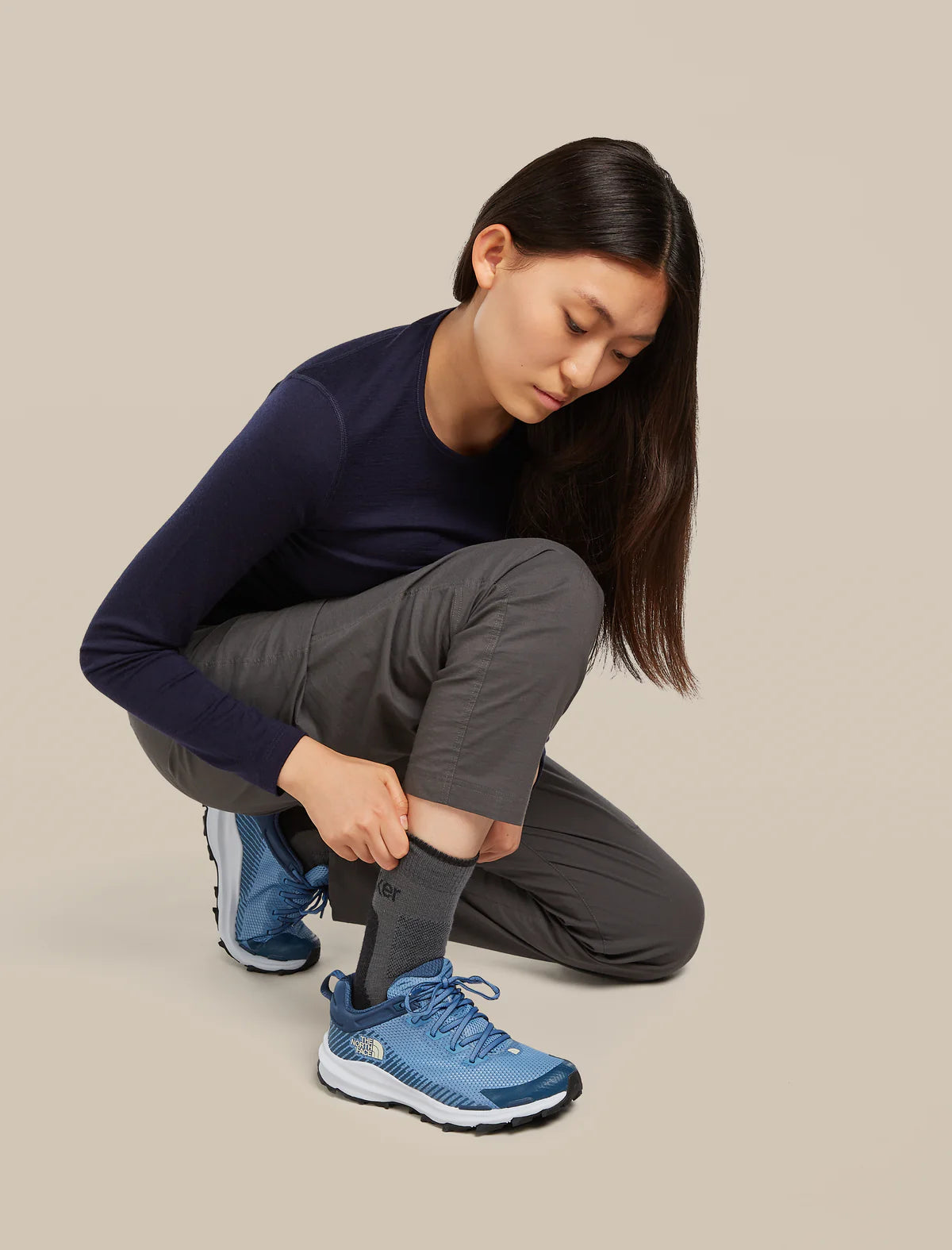 Icebreaker Merino Hike+ Medium Crew Socks (Women's) - Obsidian/Black