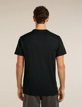 Person wearing a black t-shirt on a beige background - Icebreaker Merino 150 Tech Lite Short Sleeve T-Shirt Transportage (Men's) - Black