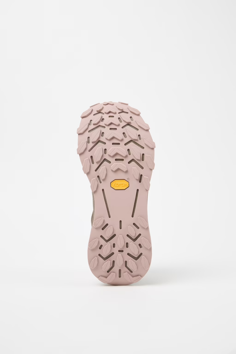 Close-up of a pink shoe sole with tread pattern on a white background - NNormal Cadí GORE-TEX Shoes (Women's) - Brown