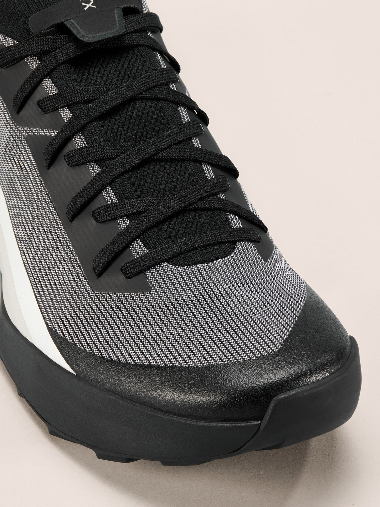 Arc'teryx Vertex Speed Low Shoes (Men's) - Black/Arctic Silk