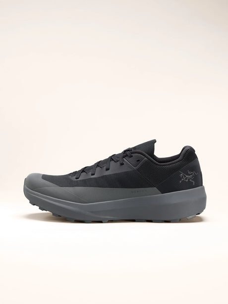 Black and gray sneaker on a white background - Arc'teryx Norvan LD 4 Shoes (Women's) - Black/Graphite