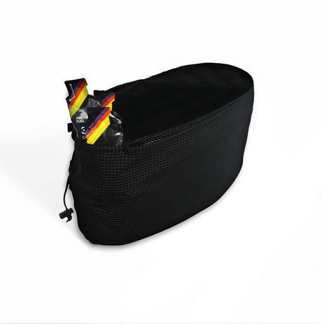 black running belt from scoparia designs with 3 gels in its pocket