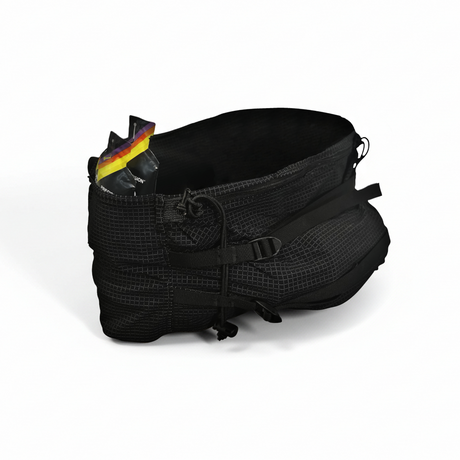 black running belt from scoparia designs with 3 gels in its pocket