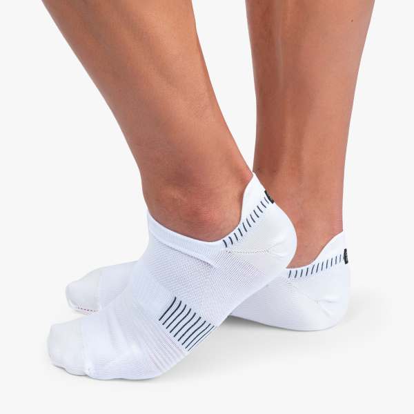 On Ultralight Low Socks (Men's) - Find Your Feet Australia Hobart Launceston Tasmania - White | Black