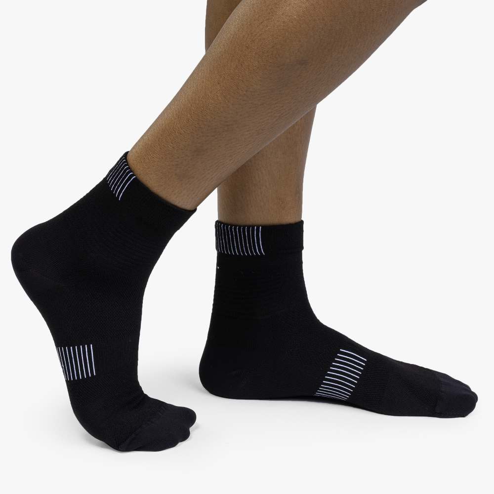 On Ultralight Mid Socks (Women's) - Find Your Feet Australia Hobart Launceston Tasmania - Black | White